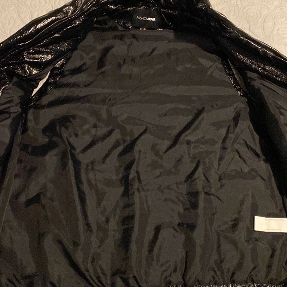 Fashion Nova Black Puffer Vest 1X - Picture 7 of 9